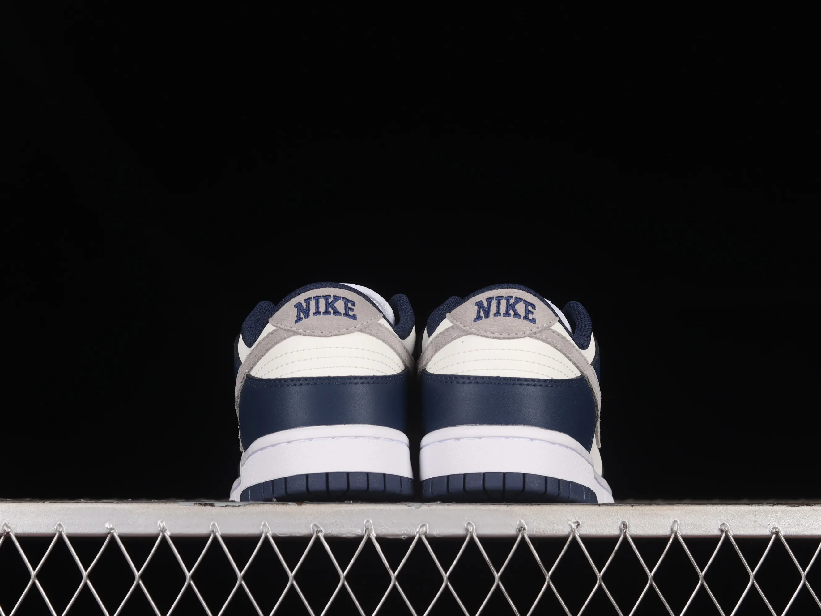 All categories Nk SB Dunk series Nk SB Dunk Low low-top sneakers Nk Dunk Low "Midnight Navy" blue and white SB low-top sports and leisure sneakers FD9749-400